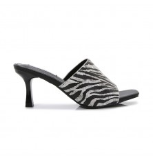 Trendy Leopard printed heel...