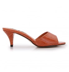 Women's low-heeled leather...