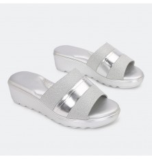 slipper with comfort design