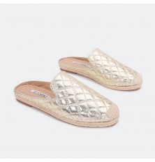 Flat slippers with closed toe