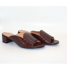 Comfy wide low-heeled slippers