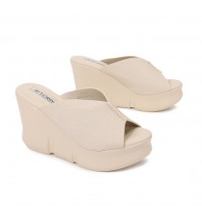 Luxurious peep-toe wedges...