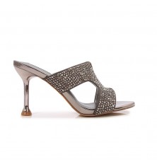 Chic shiny low-heeled...