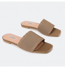 Casual slippers with canvas...